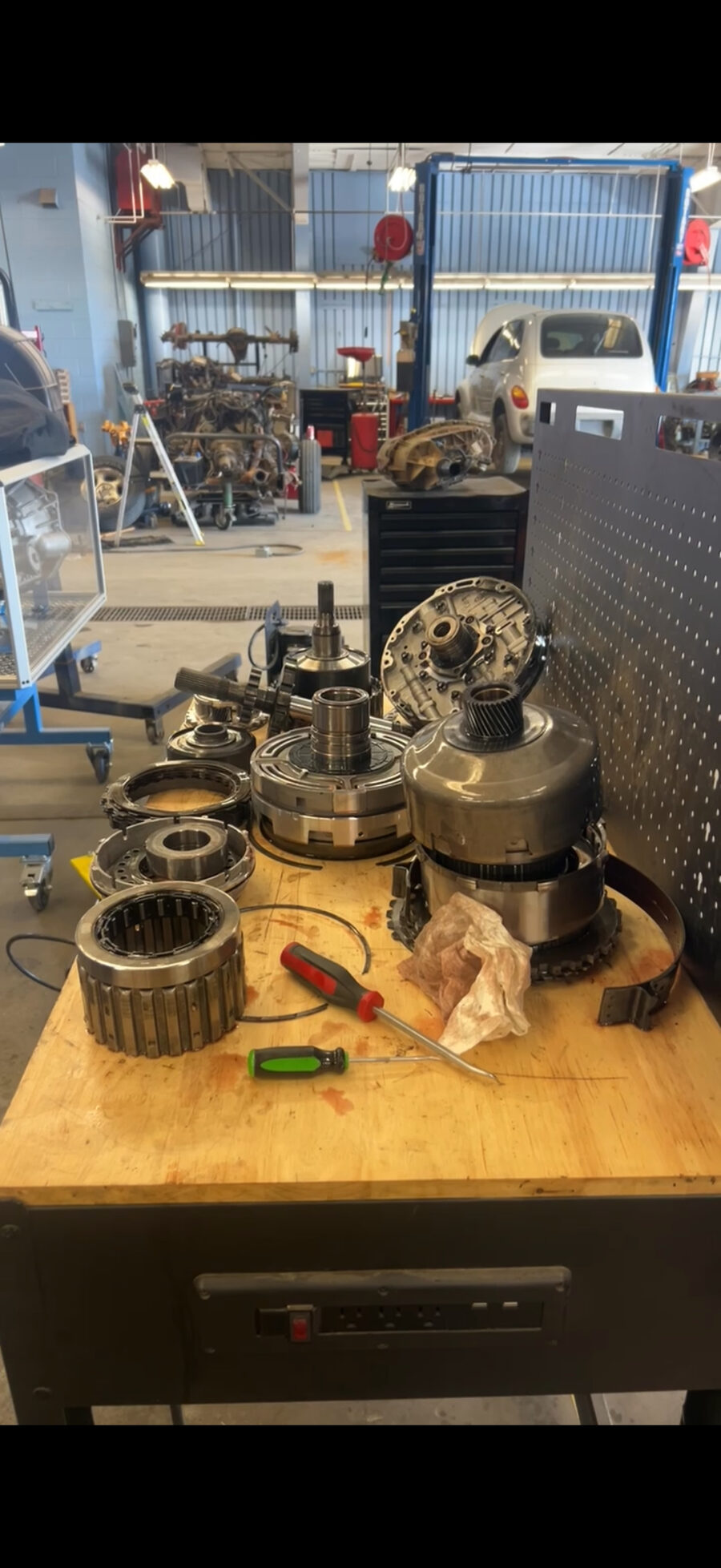Transmission components organized on a workbench